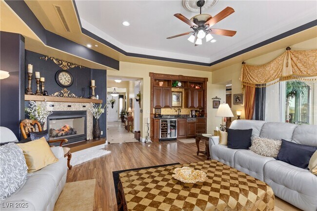 Foto del edificio - 9145 Tesoras Dr