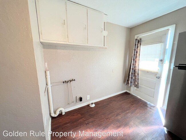 Building Photo - 2 br, 1 bath House - 301 E Blanchard Ave