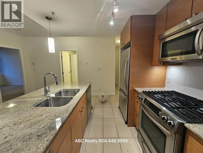 Building Photo - 7362-7362 Elmbridge Way