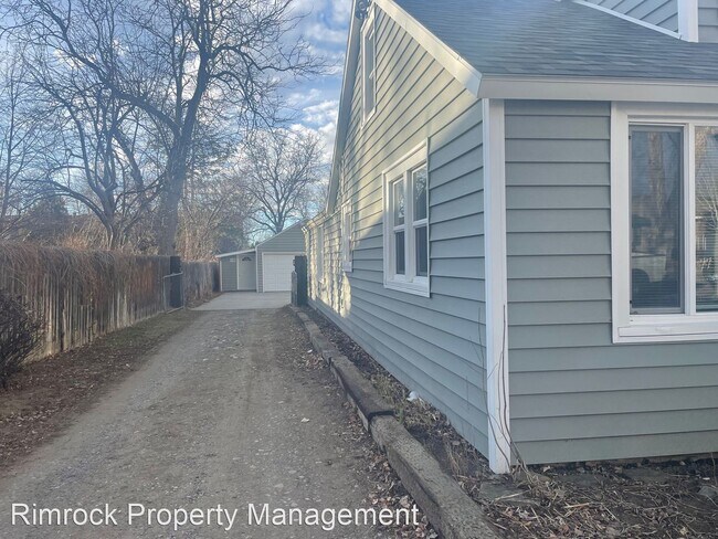 Building Photo - 4 br, 2 bath House - 922 Avenue C