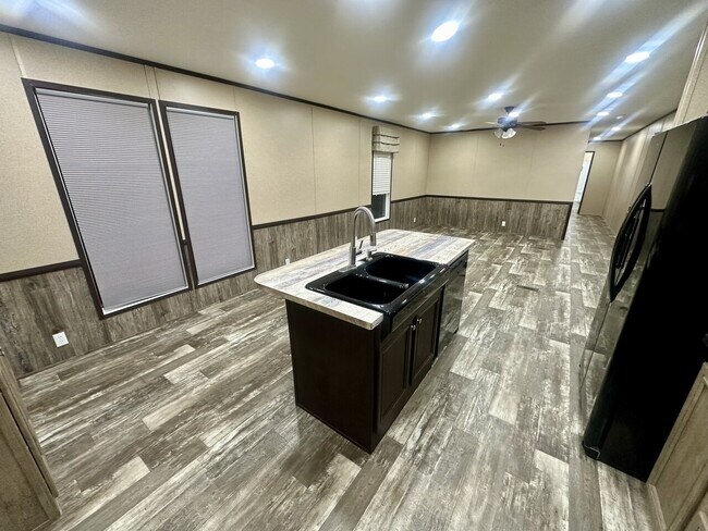 Foto del edificio - 1913 Highway 34