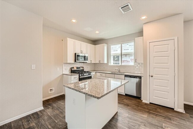 Foto del edificio - 141 Bluestem Dr