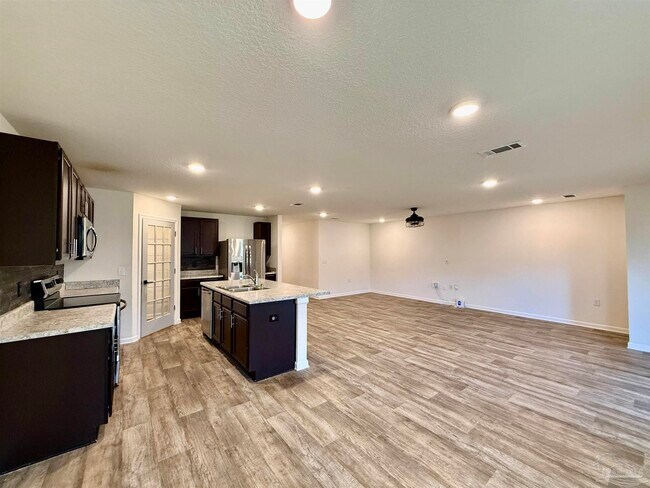 Foto del edificio - 6420 Churchill Cir