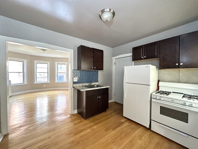 Building Photo - 4031 W Melrose St