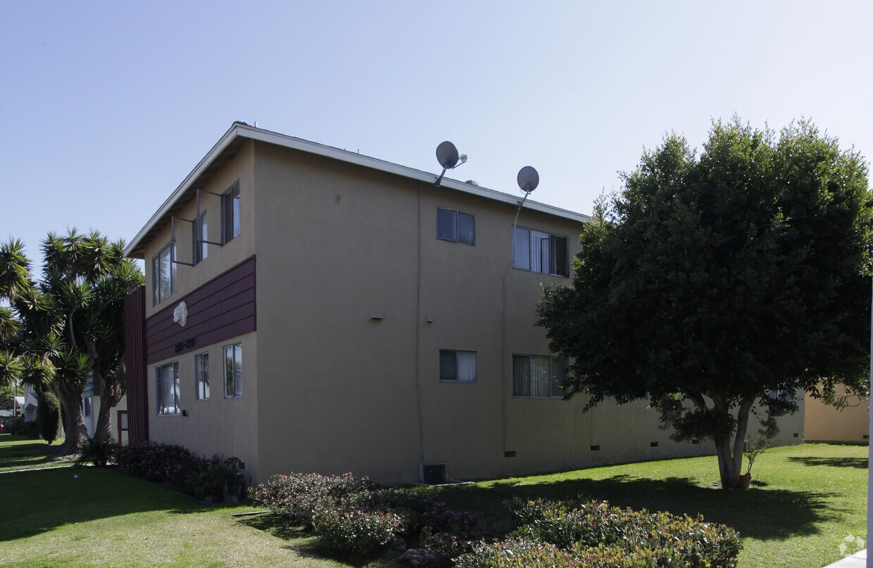 Foto del edificio - 1310 W Valencia Dr