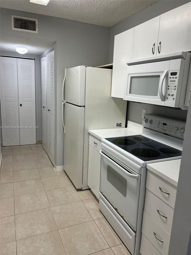 Building Photo - 10521 SW 158th Ct