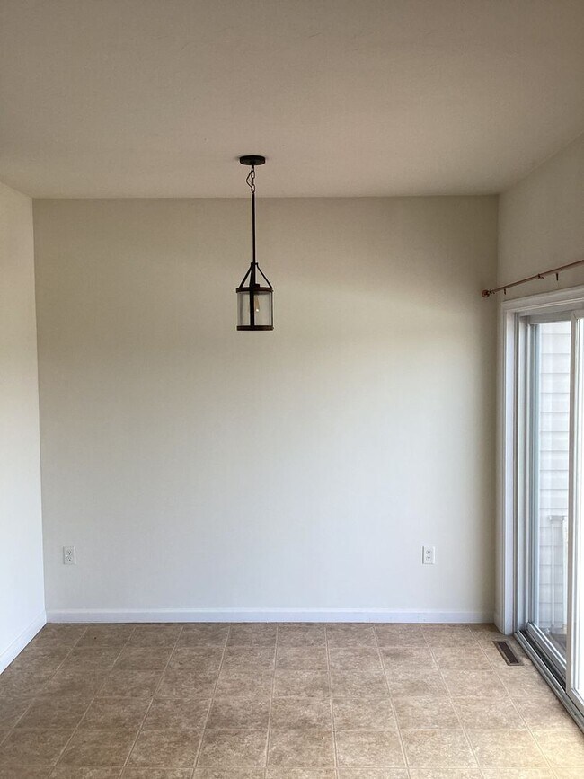 Foto del edificio - Bright 3 Bedroom, 2.5 Bath Townhome in Spring Grove Schools!!