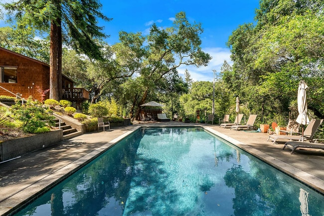 Foto del edificio - 2350 Mill Creek Ln