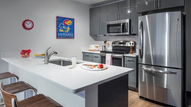 Upgraded Kitchen - Student | HERE Kansas Apartments