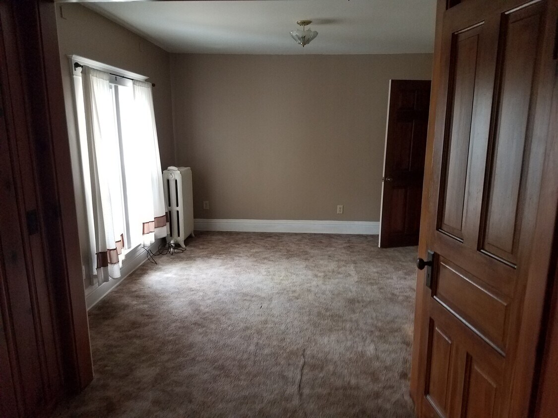 435 E Centerway St Unit 3, Janesville, WI 53545 Room for Rent in