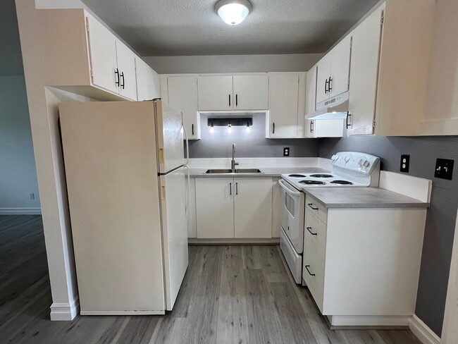 Building Photo - Remodeled Two Bedroom in Gresham Oregon