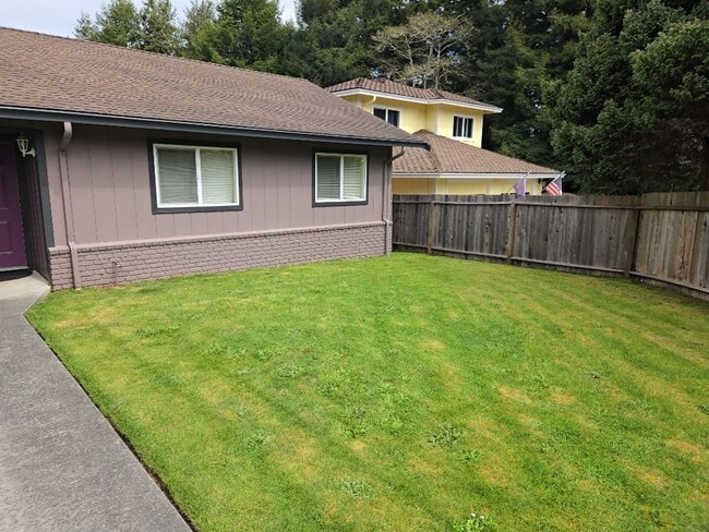 Building Photo - 2149 Woodcrest Ct