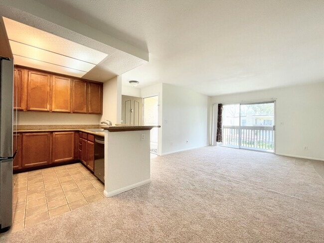 Building Photo - Upper Level Condo in Gated Arbor Hill!