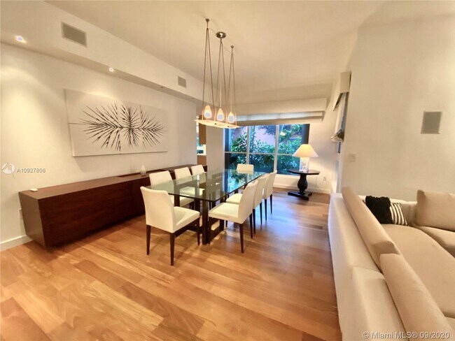 Building Photo - 791 Crandon Blvd