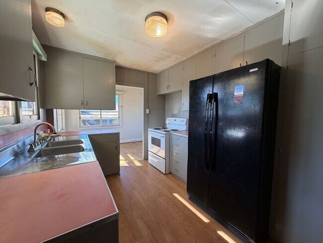 Foto del edificio - Pearl City: 3 bedroom 1.5 bath single family home with 1 car carport