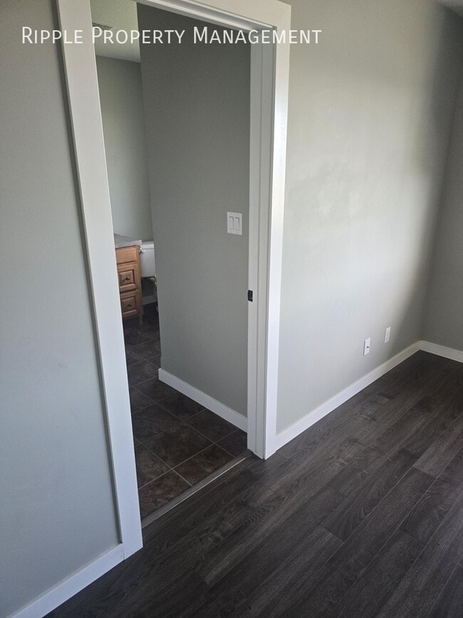 Building Photo - Modern 3 Beds, 2 Baths Main Floor/ Upper |...