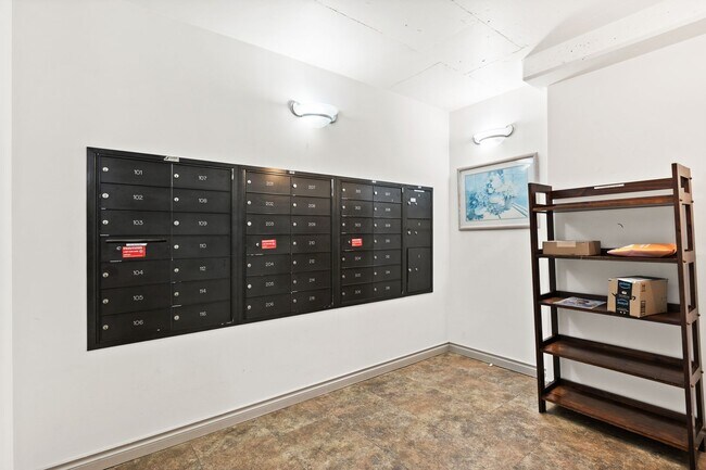 Foto del edificio - Modern 2-Bedroom Condo in Shoreline with Stylish Finishes
