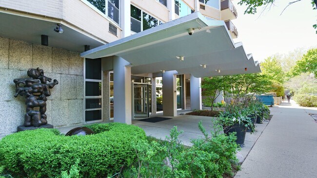 Street View - 555 W Cornelia Ave