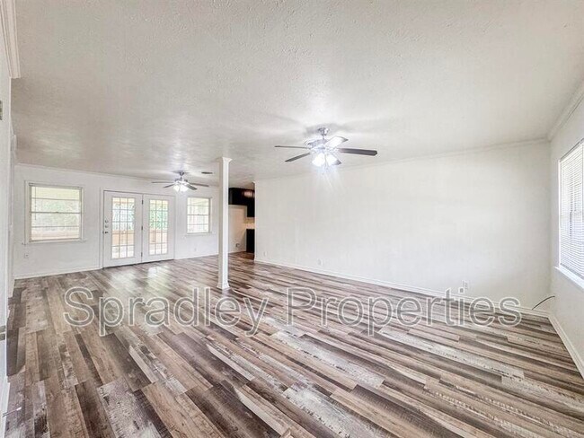Building Photo - 3213 Pin Oak Dr