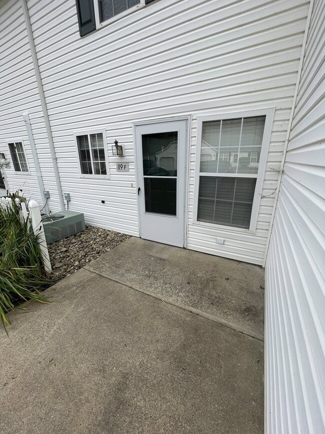 Building Photo - 119 Lucas Dr
