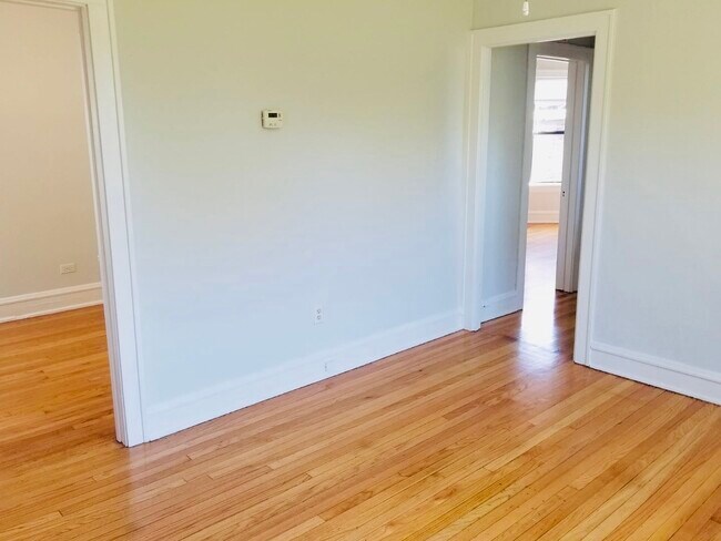 Building Photo - 4810 W Armitage Ave