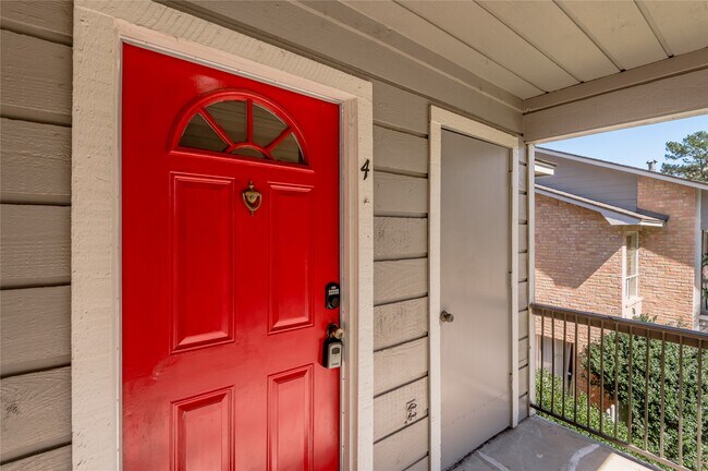 Building Photo - 2404 Sycamore Ave