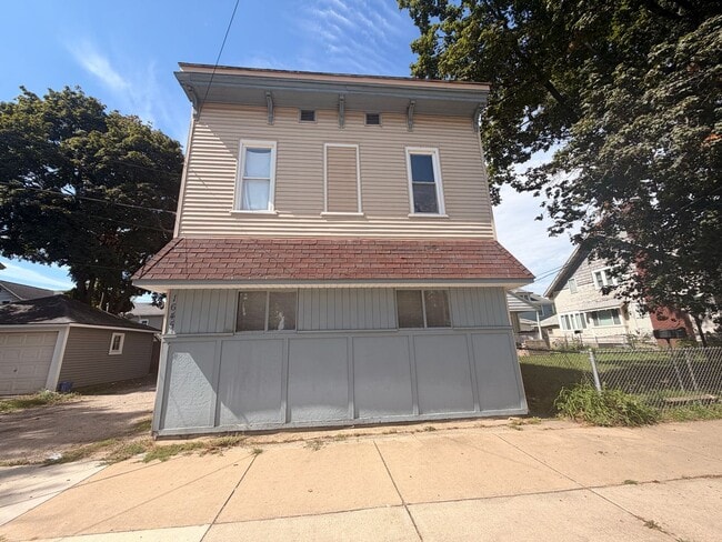 Building Photo - 1645 Coit Ave NE