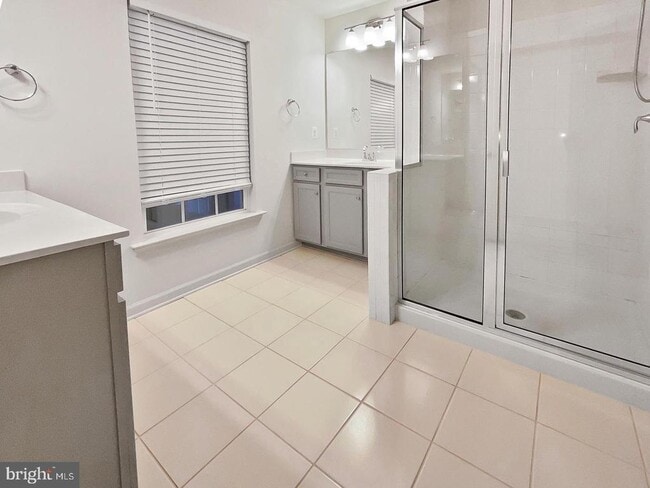 Foto del edificio - 8255 Knight Station Way