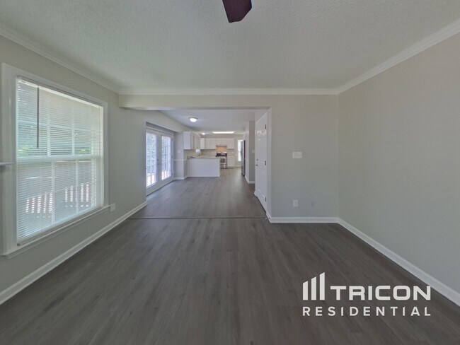 Foto del edificio - 7824 Trotter Rd