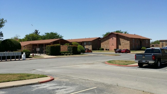 Building Photo - The Summit Apartments