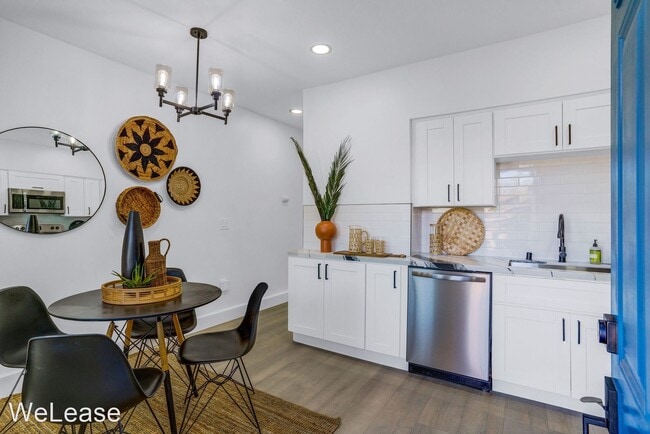Building Photo - 2 br, 1 bath House - 2238 W Jewett St, A (...