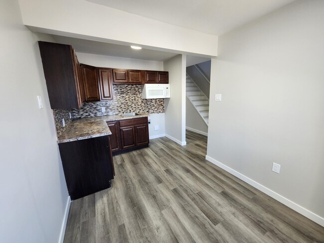 Building Photo - 414 Highmeadow Dr