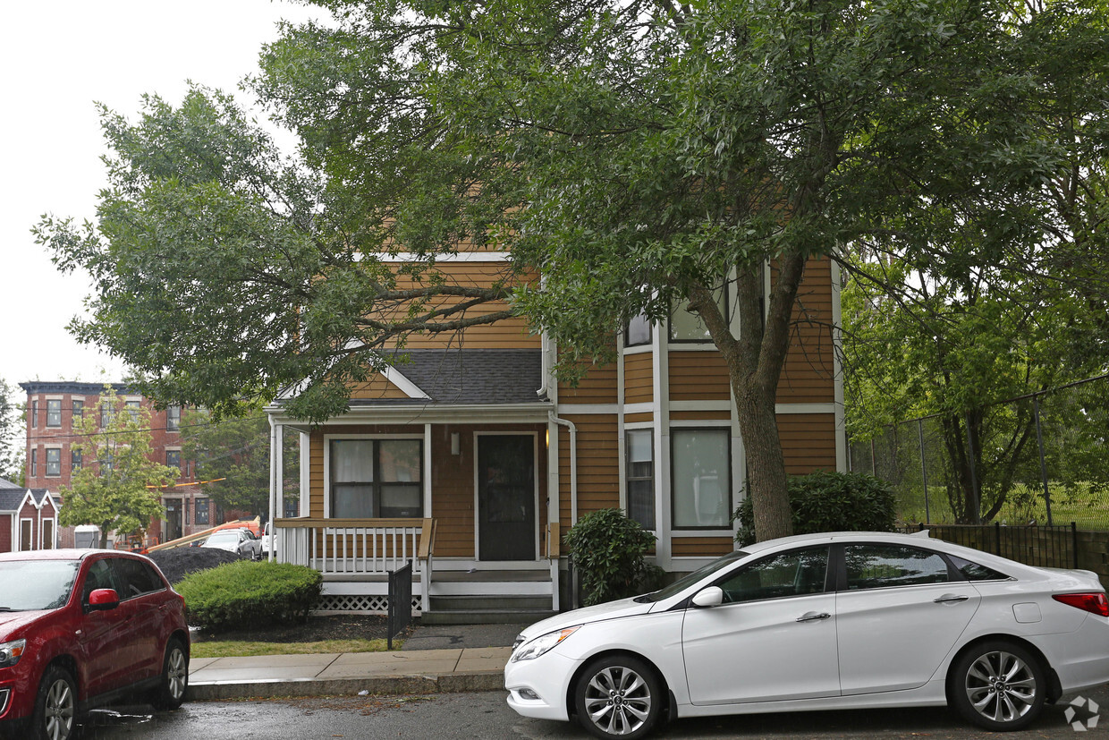 Building Photo - Brown Kaplan Town Homes