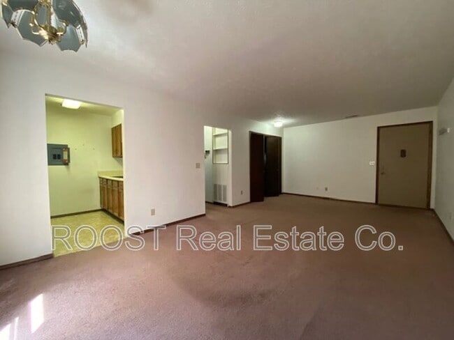 Building Photo - 5 N Chillicothe St