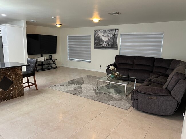 Photo - 1010 Hollywood Blvd House