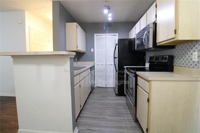 Building Photo - 4348 S Kirkman Rd