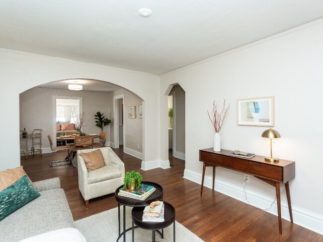 Foto del edificio - 6109 Adkins Ave