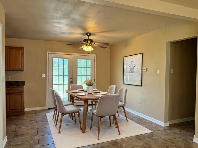 Building Photo - 9606 Shady Tree Ln
