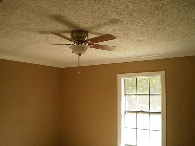 Foto del edificio - 7102 Lewis Ln