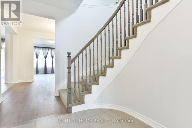 Building Photo - 623 Perseus Ave