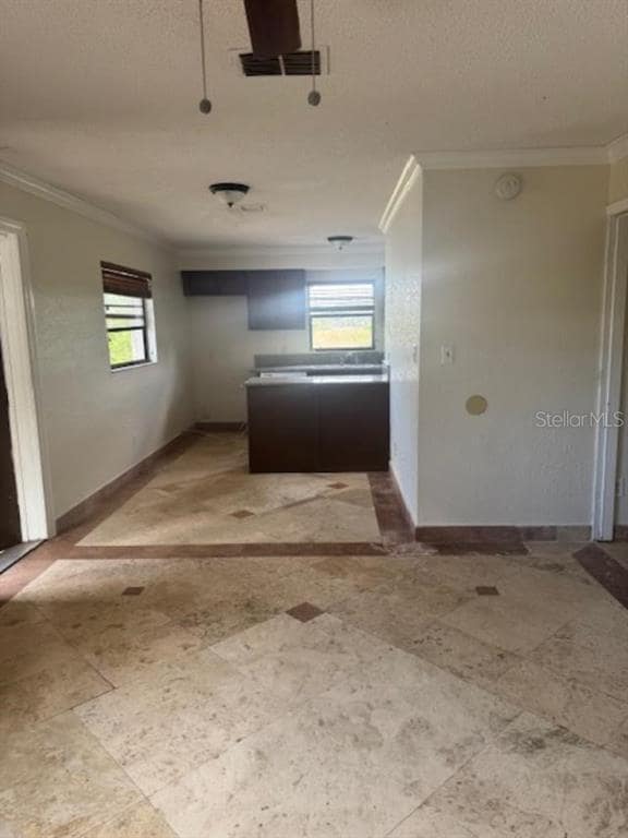 Foto del edificio - 2743 Pine Tree Ln