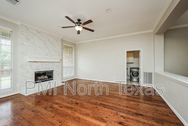 Foto del edificio - 325 Crooked Tree Ct
