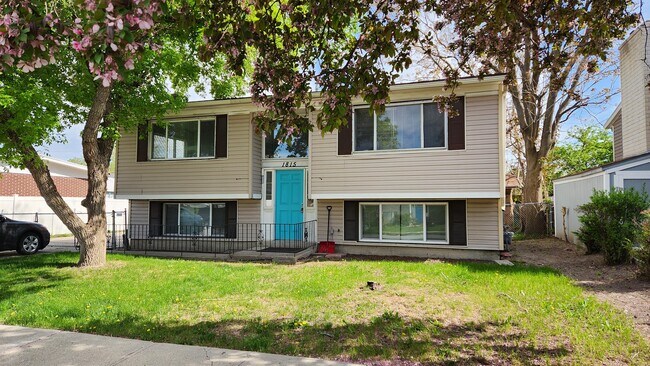 Building Photo - 1815 New York Dr
