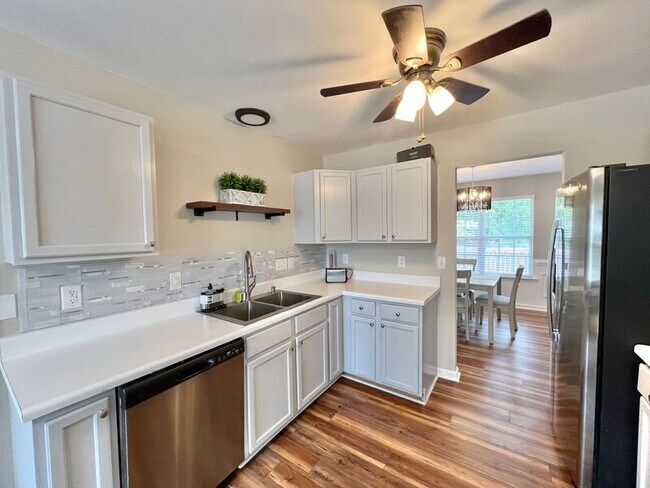 Building Photo - 700 Mossburn Ct