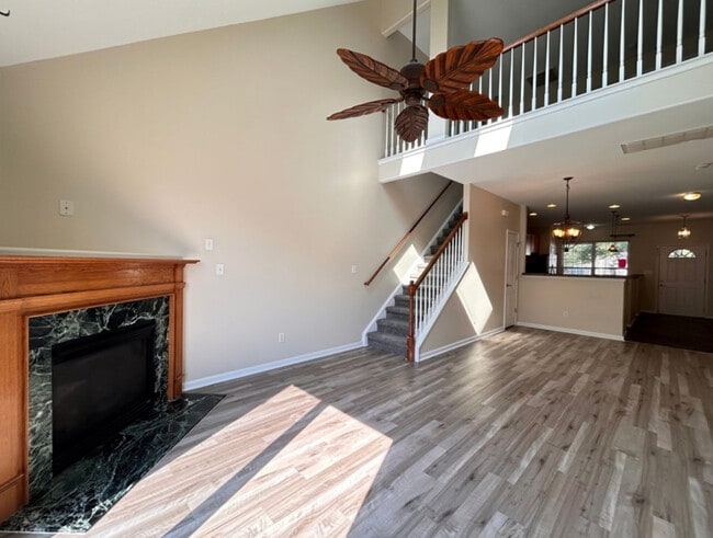 Building Photo - 927 Hunley Dr