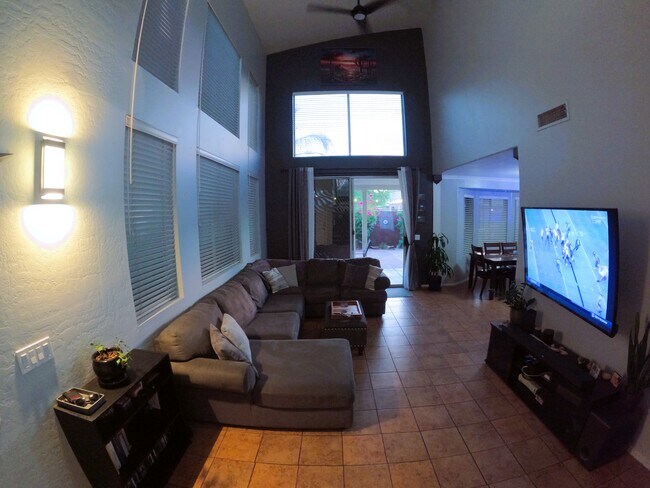 Foto del edificio - 3719 E Inverness Ave