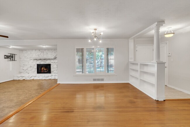 Building Photo - 5230 S Marion Ave