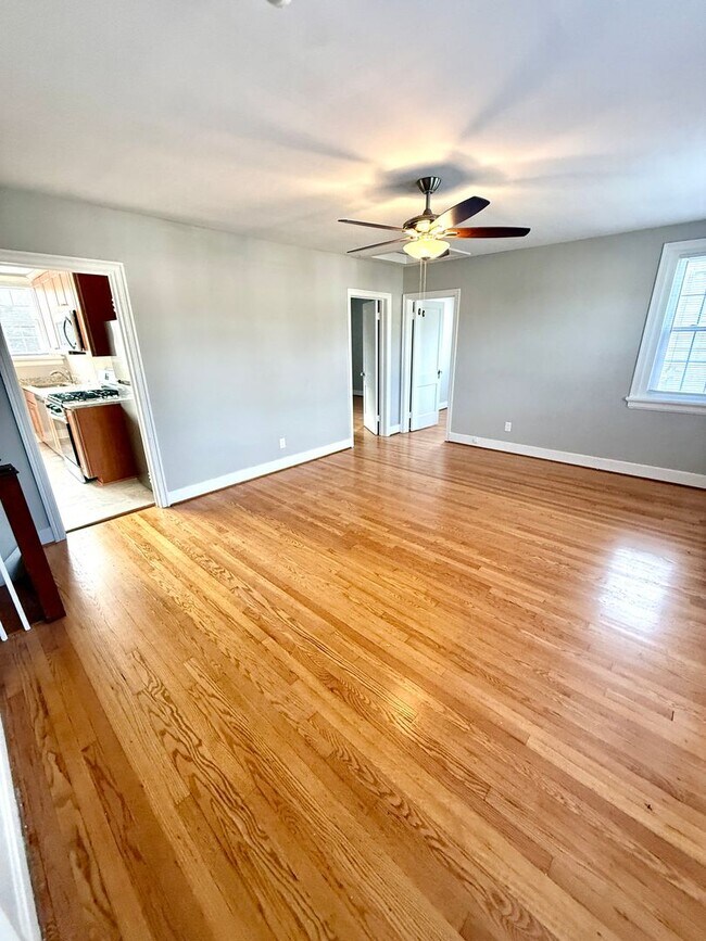 Foto del edificio - Huge 1 Bedroom Apartment, in the Near west...