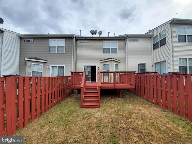 Foto del edificio - 3344 Vineland Pl