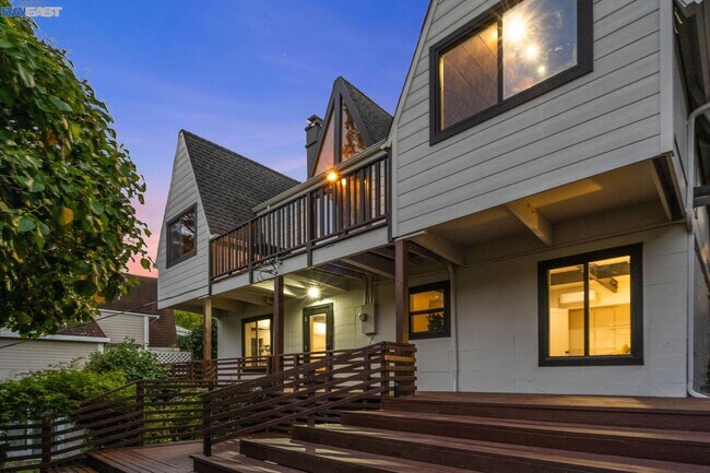 Backyard/Deck, View of Moraga - 96 Templar Plz